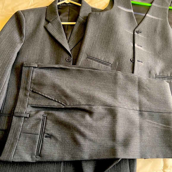 gray 3-piece suit set size S